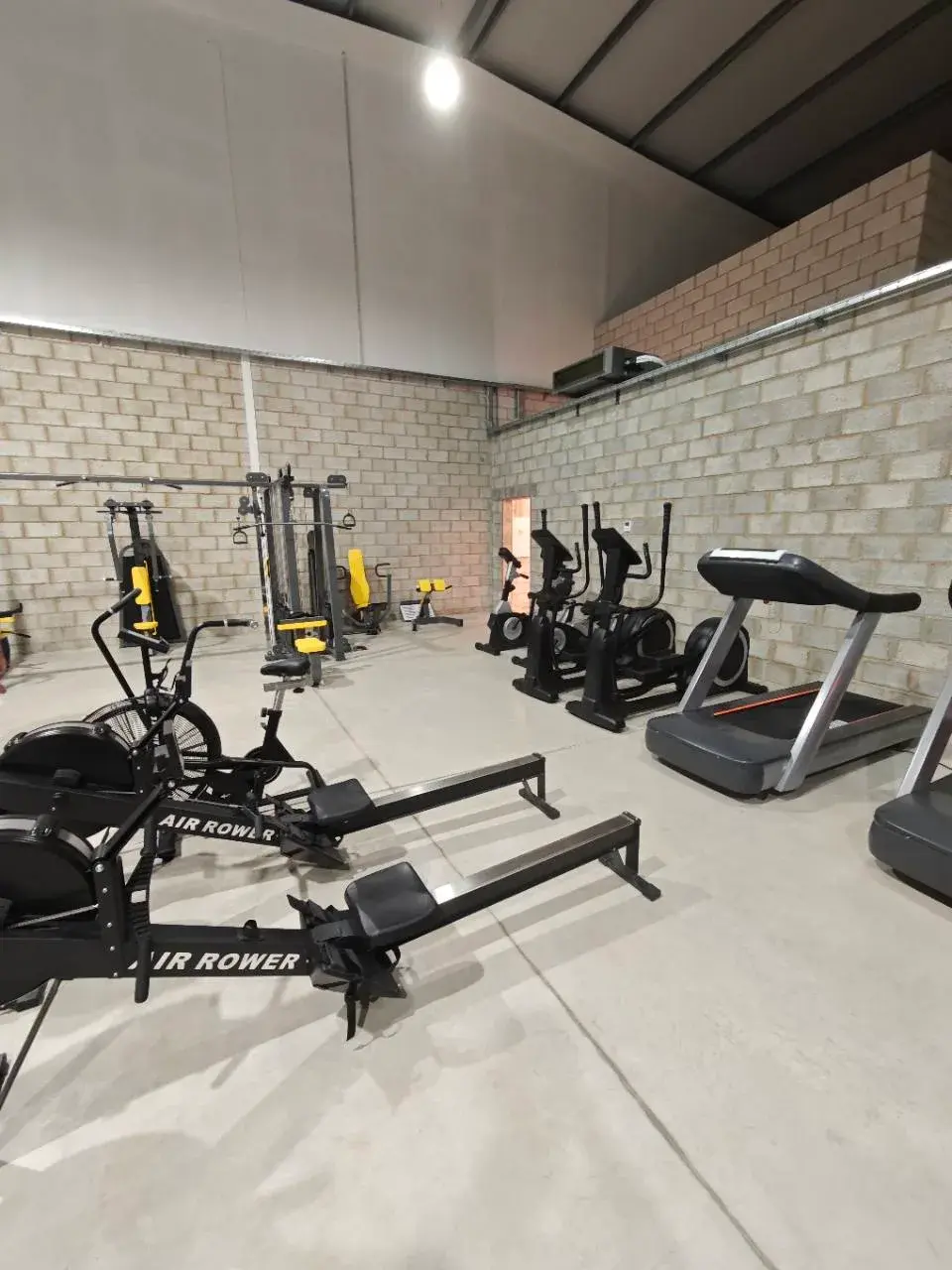 Zona de ejercicio cardiovascular del centro Vida Nova Cartagena